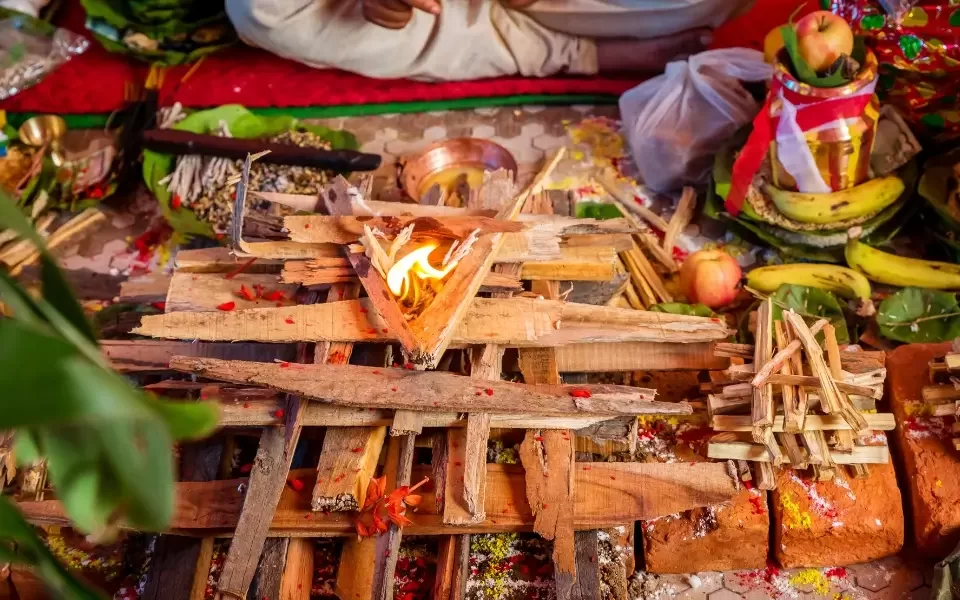 hindu wedding ceremony with a pandit performing the rituals