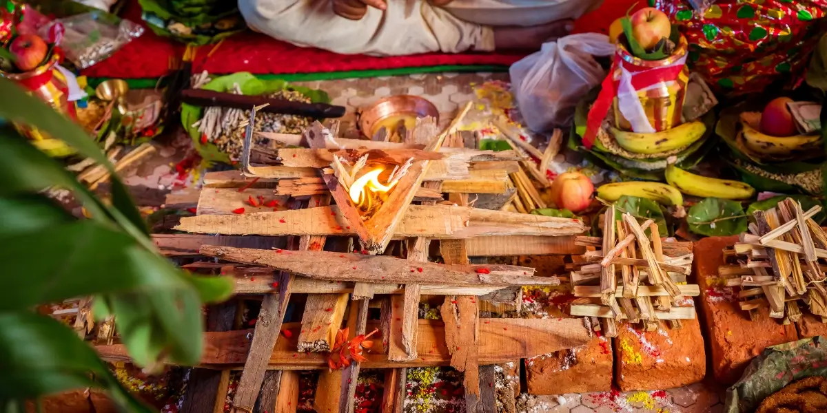 hindu wedding ceremony with a pandit performing the rituals